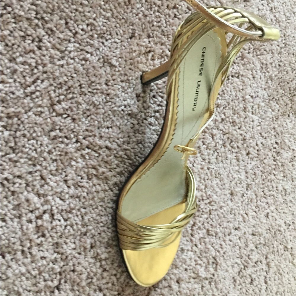 Gold evening sandal